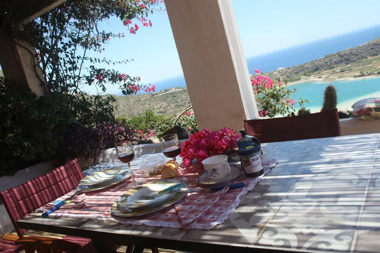 Holiday home Dammuso Il Fenicottero Rosa Villa Bugeber
